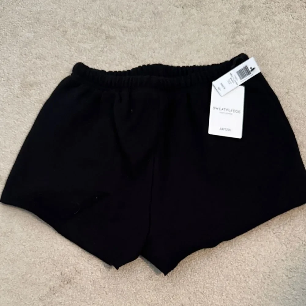 NWT Aritzia Black fleece shorts XXS